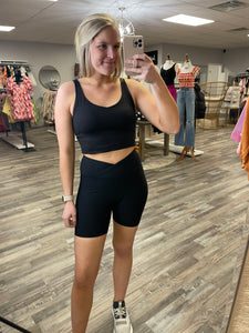 Ribbed V-Cross Biker Shorts - Black