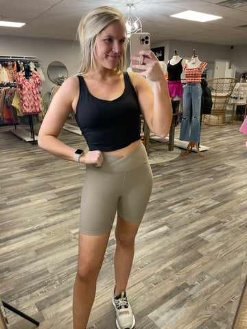 Ribbed V-Cross Biker Shorts - Sand
