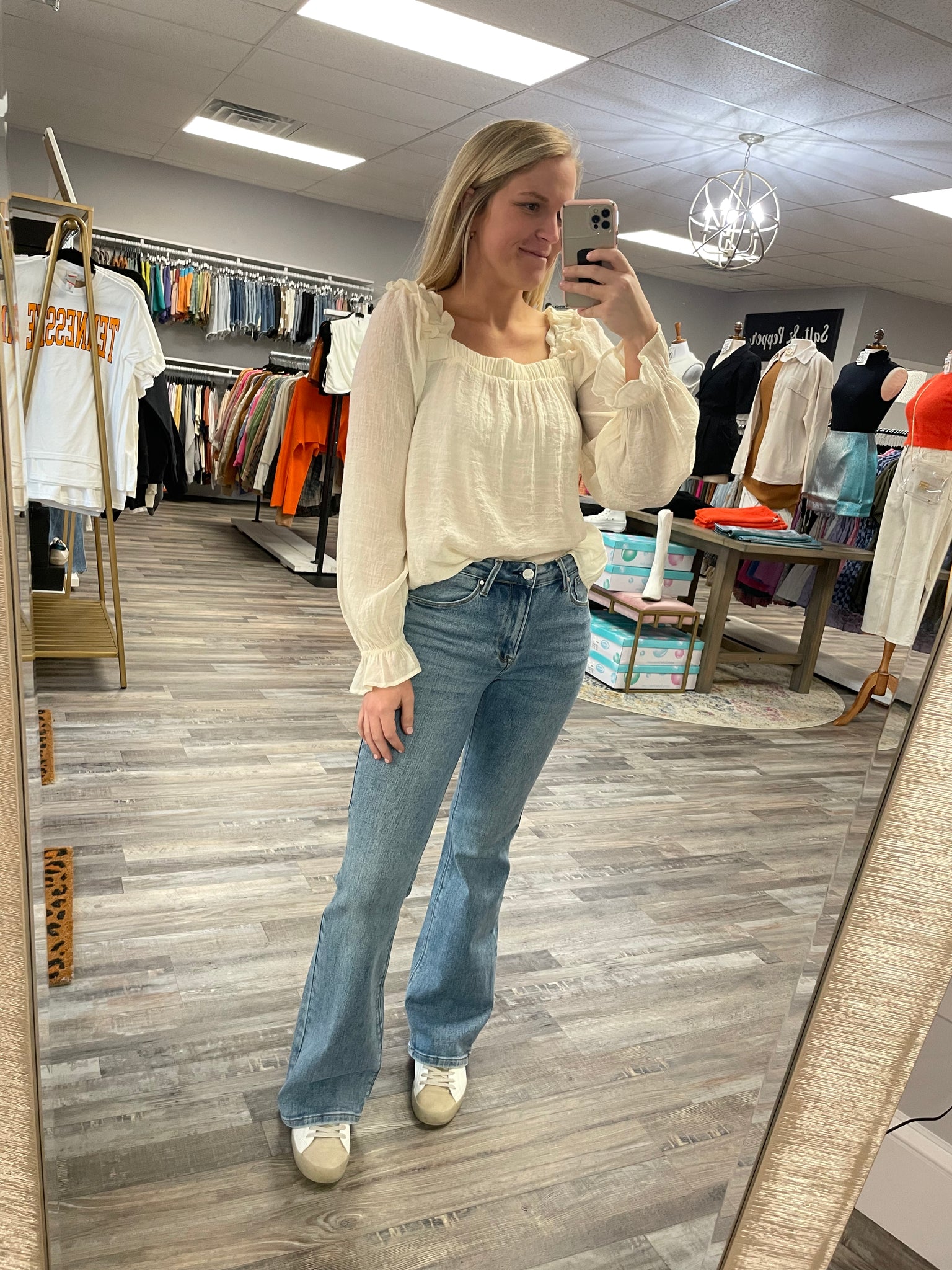 Mid-Rise Flare Jeans - Medium Wash